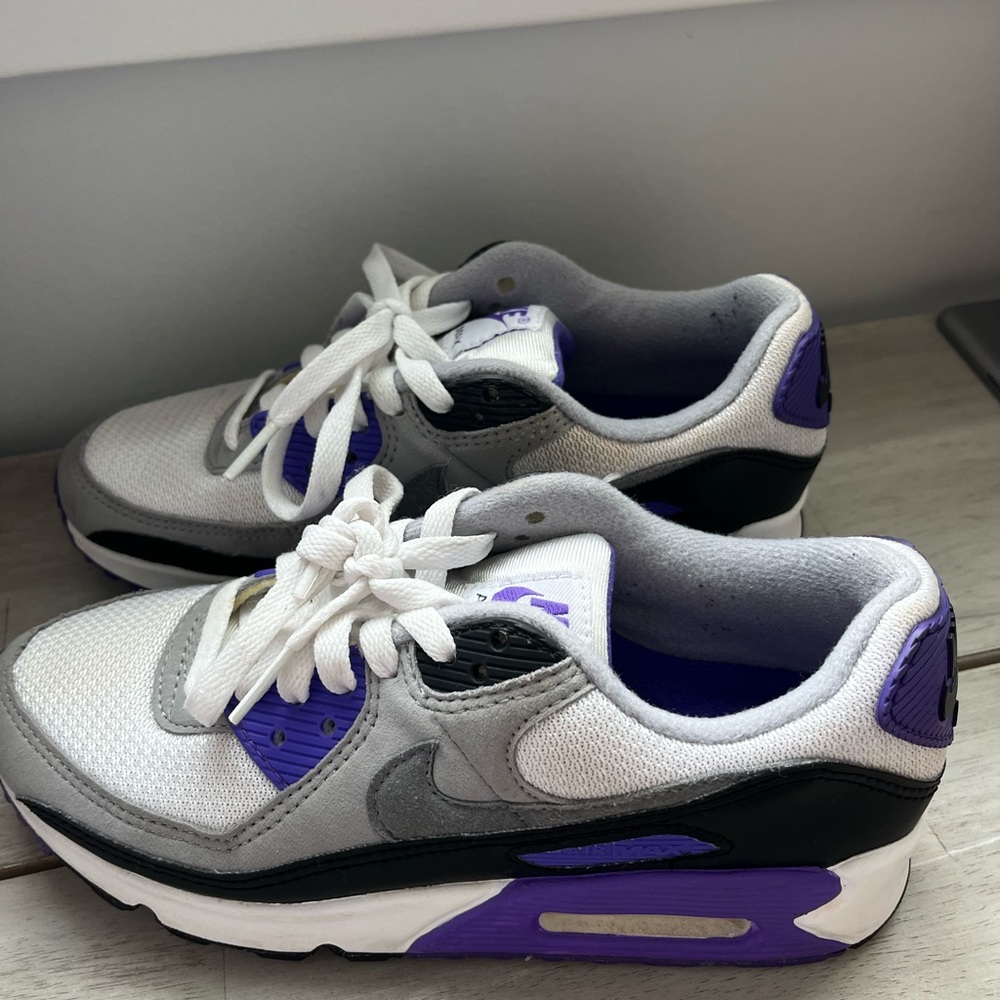 Women’s Nike Air Max 90
